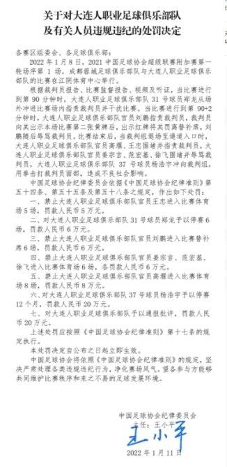 所以，安家这四名高手，在巨大的背景声响下，想听到刚才加了消音器的枪声，以及对方极力遮掩的脚步声，比在飞机场听蚊子的嗡嗡声还要困难。